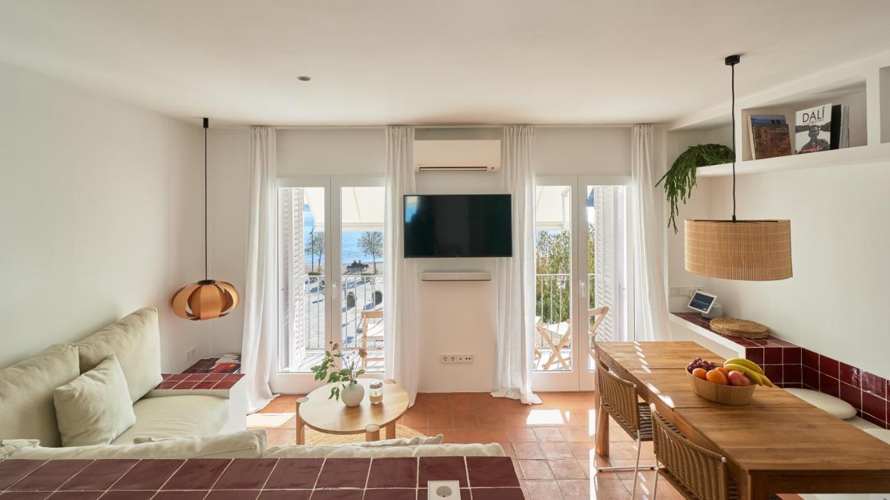 Beachfront Suite In Cadaques Center エクステリア 写真