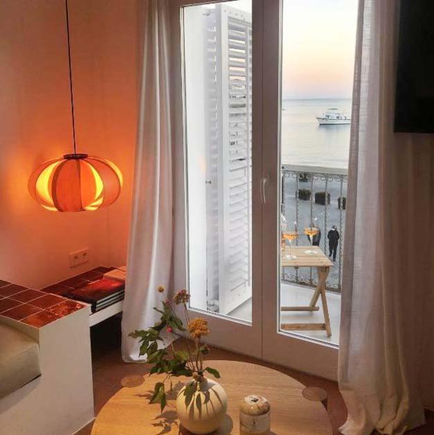 Beachfront Suite In Cadaques Center エクステリア 写真